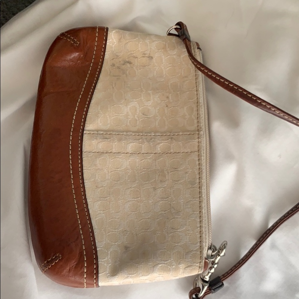 COACH wristlet white and brown - Picture 5 of 5
